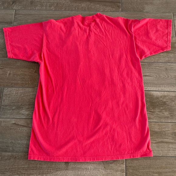 Vintage Lee Sturdy Tee, size M, red with artistic design! Great condition! - Picture 2 of 4